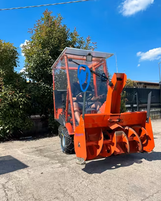 T41 Tagliaerba trattorino Husqvarna con fresa da n