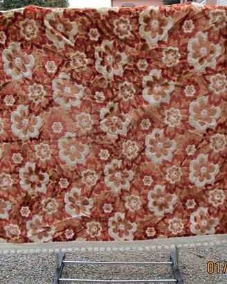 coperta in velluto con lato arrotondato con ponpo
