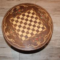 Tavolino con scacchiera vintage