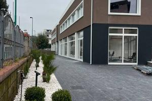 ufficio con box auto