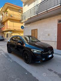Mercedes GLA 200d allestimento PREMIUM AMG