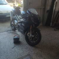 Aprilia rsv 1000 factory