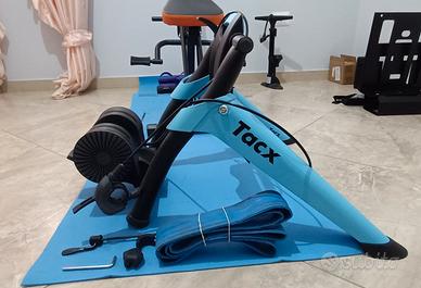 Kit Allenamento Indoor - Rullo Tacx Boost