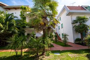 MANSARDINE A 20 M. DALLA SPIAGGIA STAGIONE ESTIVA