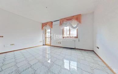 QUADRILOCALE SU DUE LIVELLI CON POSTO AUTO