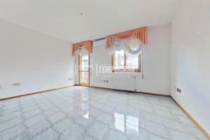 QUADRILOCALE SU DUE LIVELLI CON POSTO AUTO