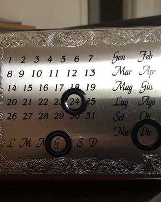 Calendario da scrivania in argento