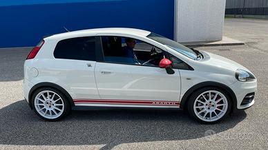 Grande Punto Abarth con autobloccante Quaife 