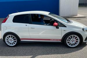 Grande Punto Abarth con autobloccante Quaife 