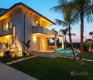 Villa di 200 m² con più di 5 locali a Forte dei Ma