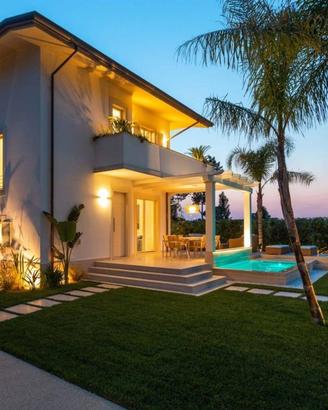 Villa di 200 m² con più di 5 locali a Forte dei Ma