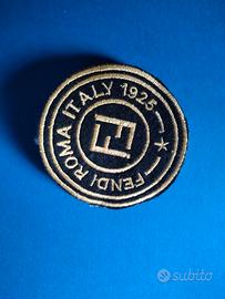 fendi stemma ricamato 