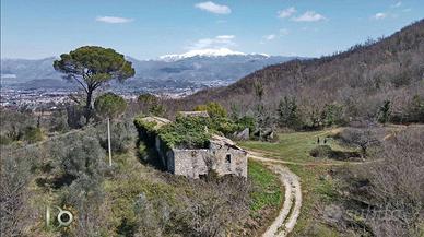 Rustico / Casale di 437 m² con più di 5 locali a R