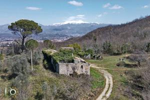 Rustico / Casale di 437 m² con più di 5 locali a R