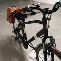 bici elettrica nera uomo anno 2024