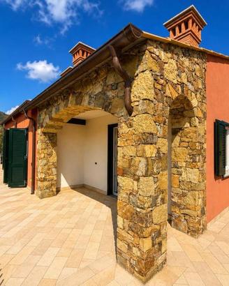 Villa di 240 m² con 5 locali e box auto doppio a T