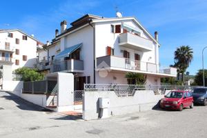 VILLA A SCHIERA A GROTTAMMARE