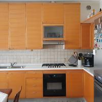 cucina completa di forno e  piano cottura 