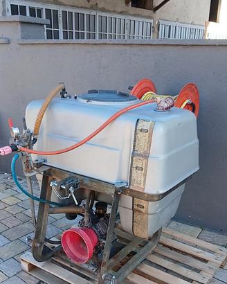 botte trattamenti da 300 lt per trattore 