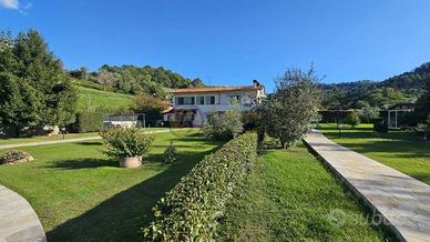 Villa di 200 m² con più di 5 locali e box auto dop