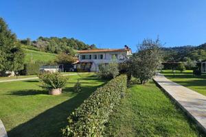 Villa di 200 m² con più di 5 locali e box auto dop