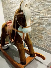 Cavallo a dondolo grande