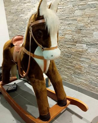 Cavallo a dondolo grande