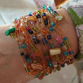 Bracciale con perline colorate, fatto a mano