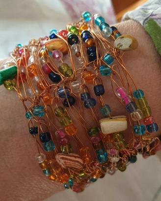 Bracciale con perline colorate, fatto a mano