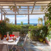 Piano terra prima linea mare, spiagge centro paese