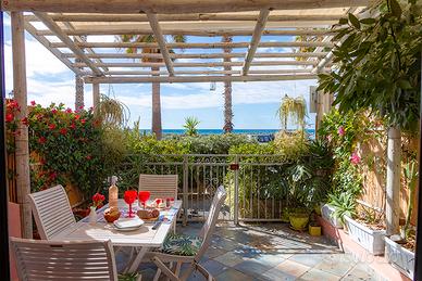 Piano terra prima linea mare, spiagge centro paese