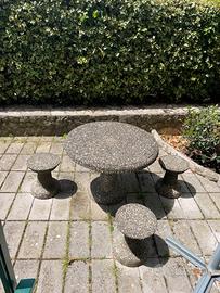 Tavolo da giardino e sgabelli in graniglia