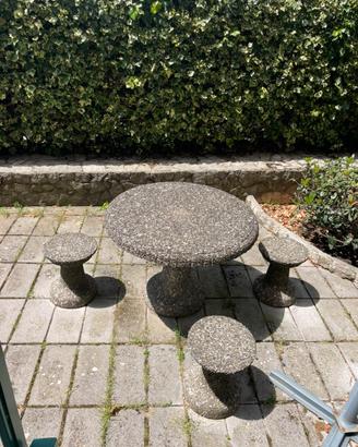 Tavolo da giardino e sgabelli in graniglia