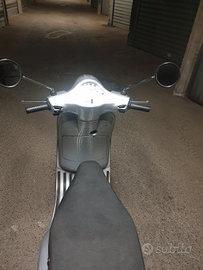 Vespa con portapacchi originale