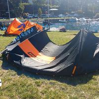 KITESURF COMPLETO 13.5+10.5+BARRA+TAVOLA E TRAPEZI