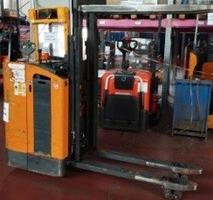 Stoccatore con doppia alzata 2000kg