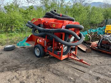 Macchina raccoglitrice nocciole PACCHIANO A200