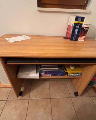 Scrivania / mobile porta PC in legno con ripiano e