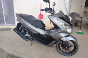 Honda PCX 150 grigio metallizzato -