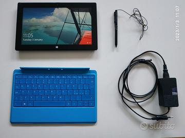 Microsoft Surface: tasiera, penna, caricabatteria