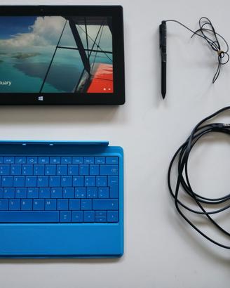 Microsoft Surface: tasiera, penna, caricabatteria