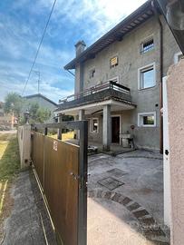 Ampia villa in bifamiliare in zona centrale