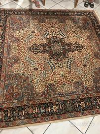 Tappeto persiano Kerman con dimensioni 242x244 cm