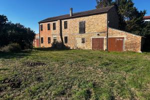 Rustico con terreno a Pezzoli