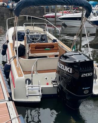 Boston Whaler 21