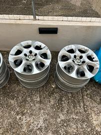 Cerchi in lega mercedes e alfa