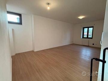 a Lonato del Garda Appartamento Trilocale Ristrutt