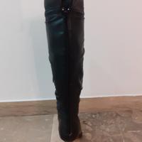 stivali neri con tacco 