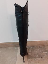 stivali neri con tacco 