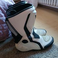 tuta moto e stivali 